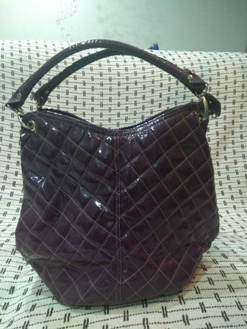 Bolsa verniz matelasse uva - Foto 4