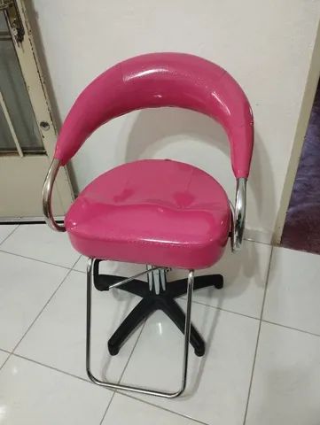Cadeira para salão rosa com glitter 