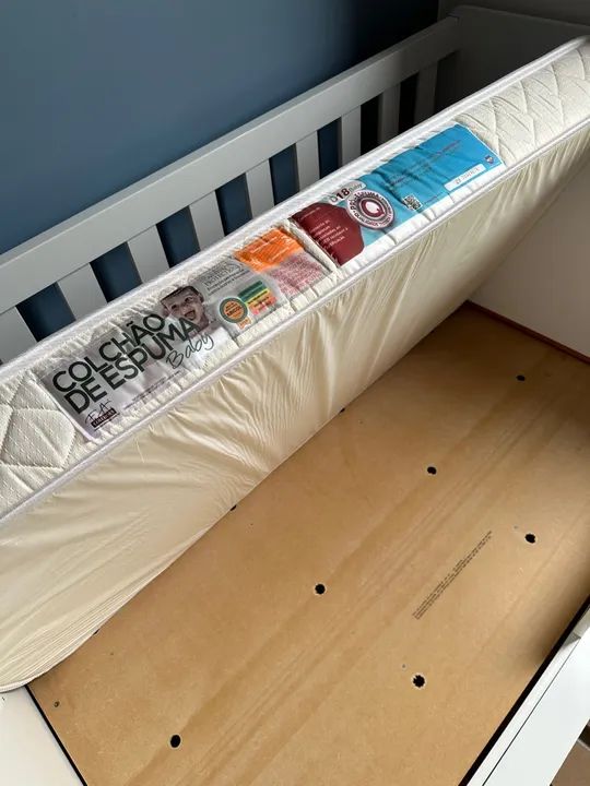 Berço multifuncional + cama auxiliar + colchão 