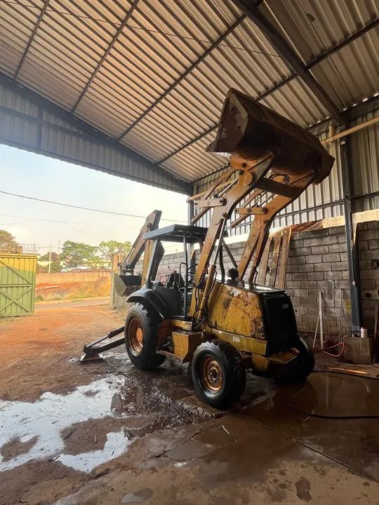 Retroescavadeira CASE 580L 