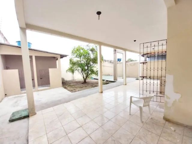Casa 2 pavimentos, 5 dormitórios, sendo 3 Suítes. - Foto 4