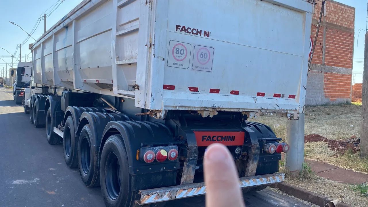 Volvo Edc mais 4 eixo caçamba  - Foto 4