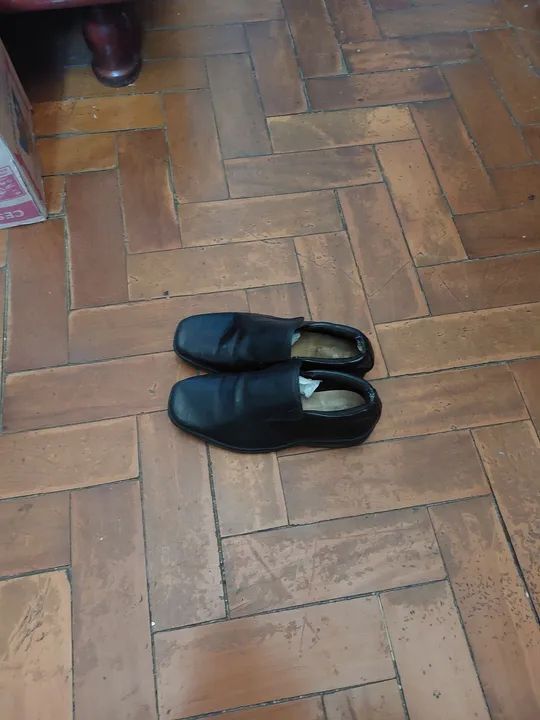 Sapatos Pretos Masculinos - Foto 2