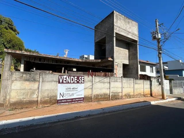 Vende-se Lojas no Centro de Mateus Leme/MG.