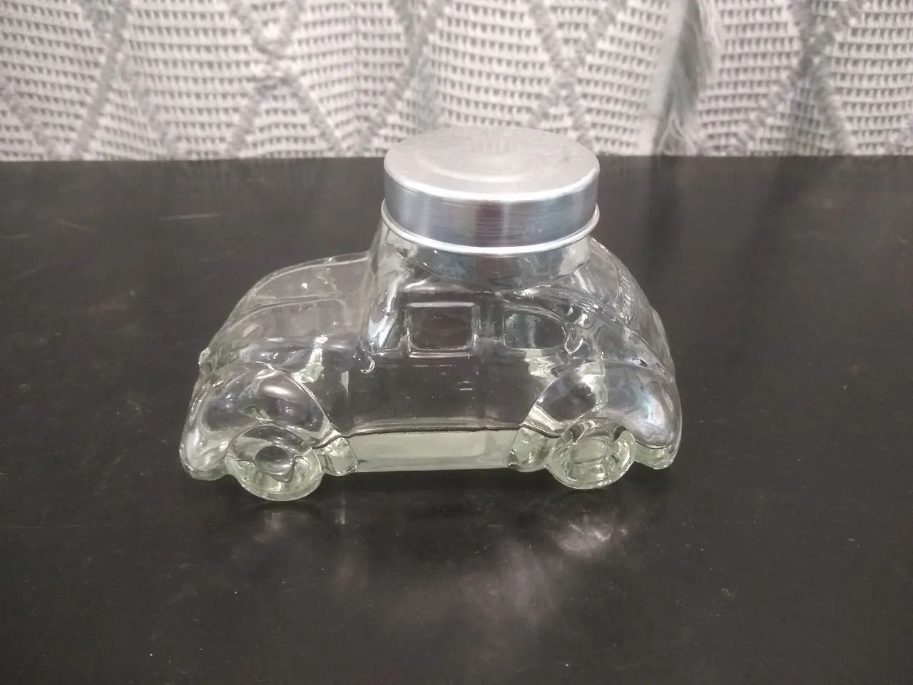 Frasco de vidro em formato de Fusca