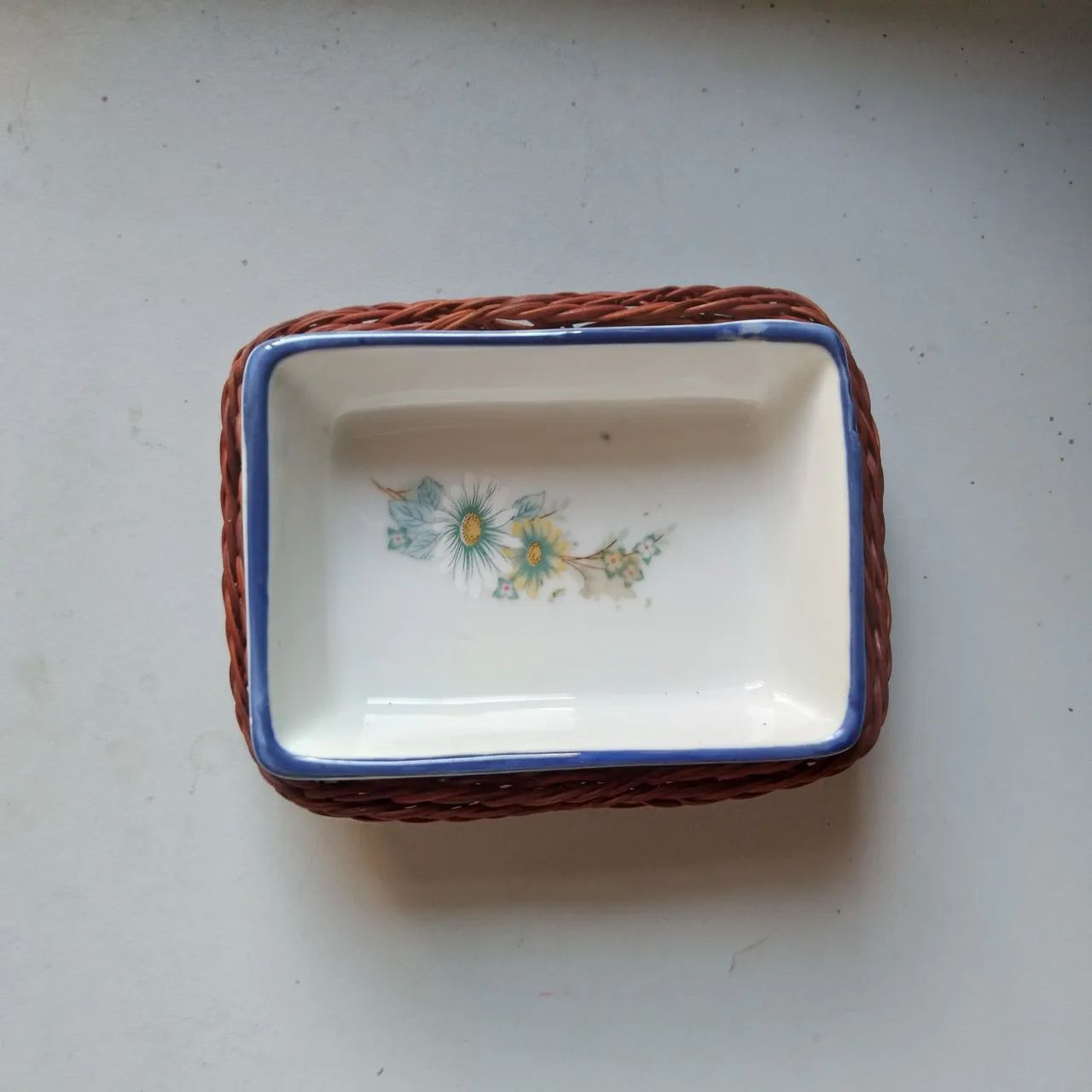 Manteigueira antiga de porcelana 