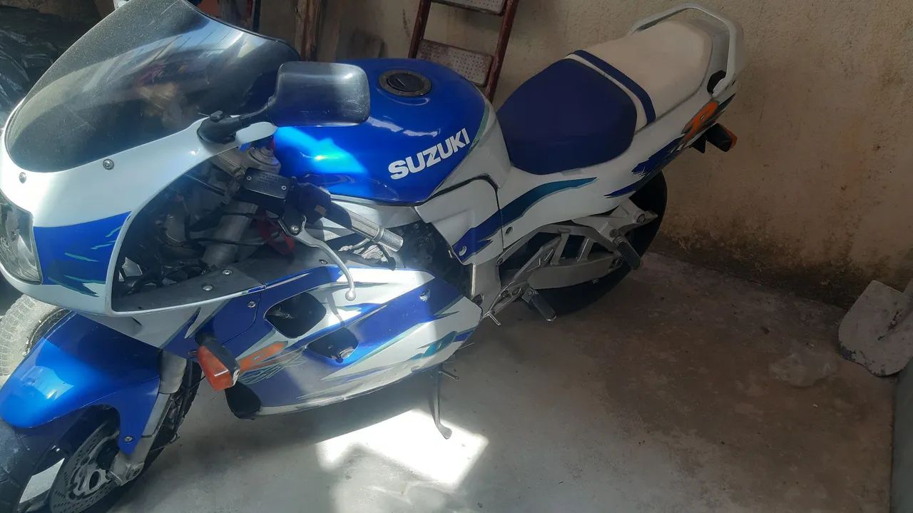GSXR 1100 w 1995 r$13,000 só  hj!