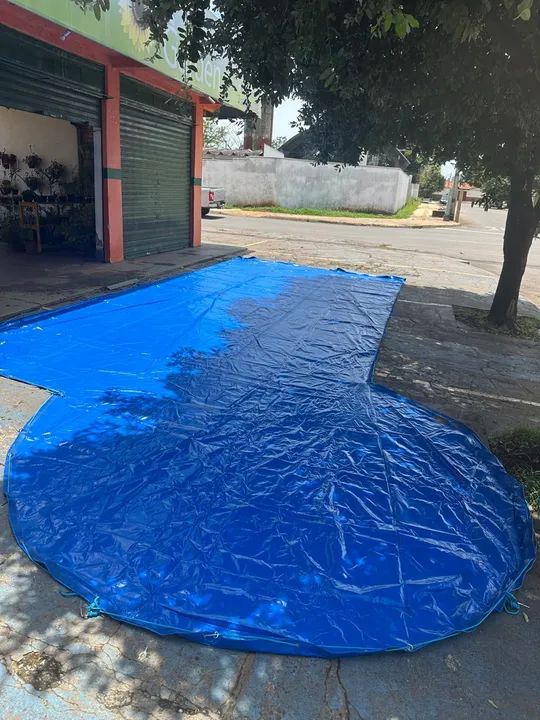Lona para piscina azul semi nova 