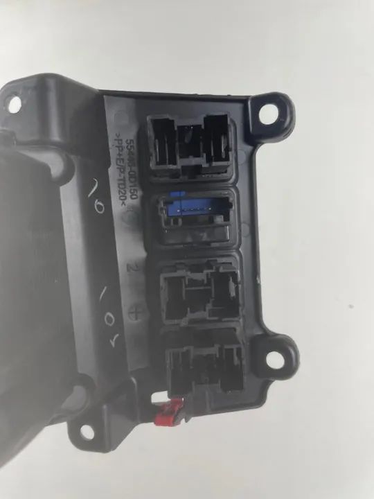 Moldura Esquerda Painel Botões Elétricos Yaris 2020 - Foto 5