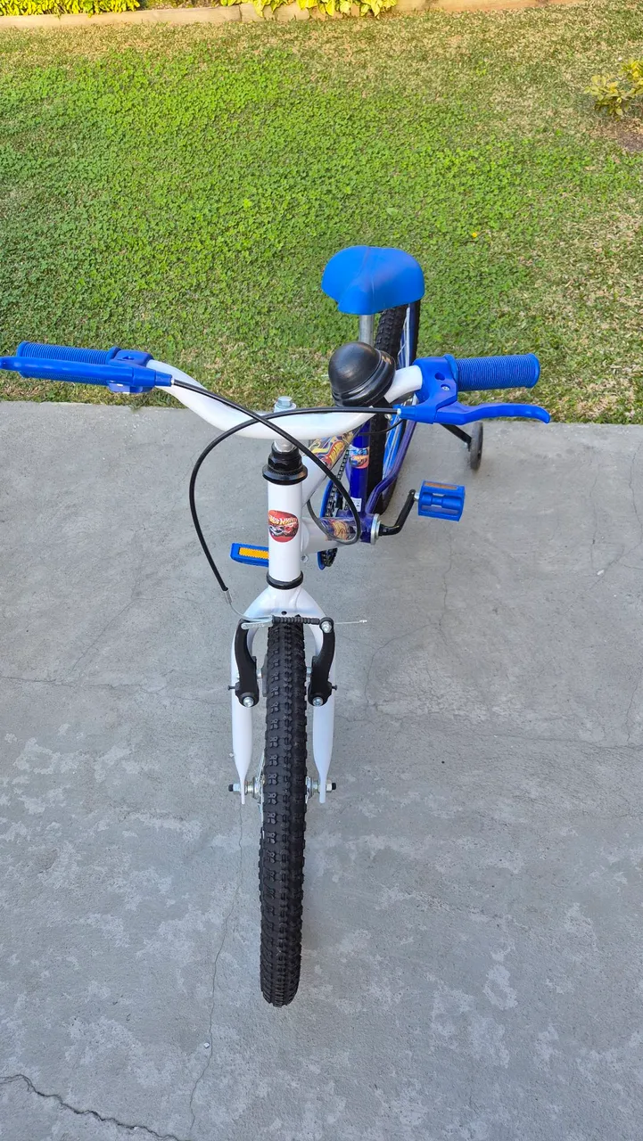 Bicicleta Infantil Hot Wheels - Azul e Branca