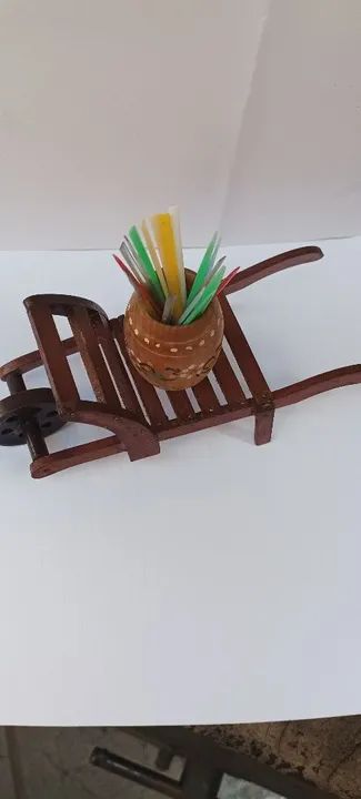 Paliteiro.Carrinho de mão de madeira antigo.