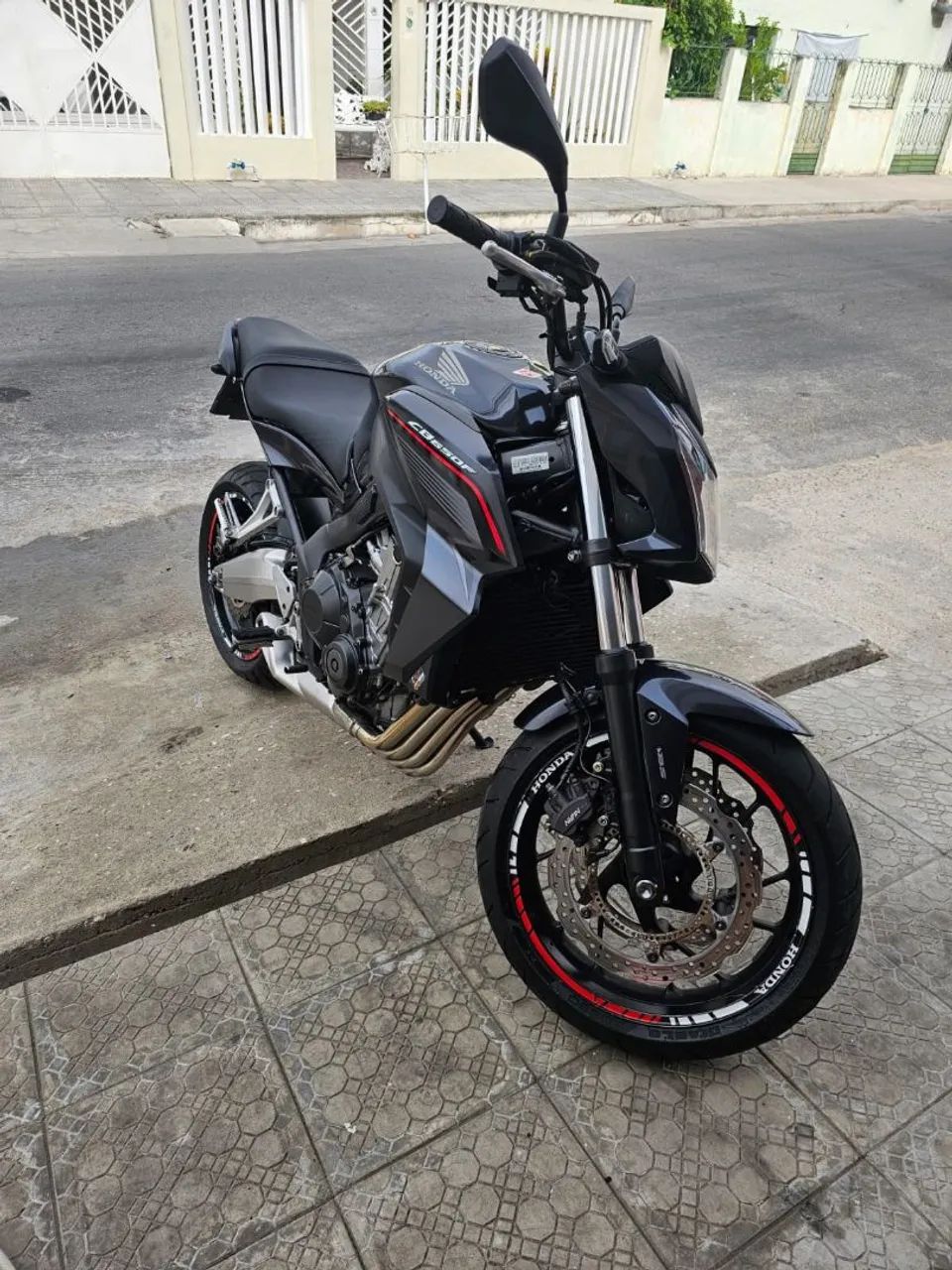 Moto Honda CB650F 2015 com ABS