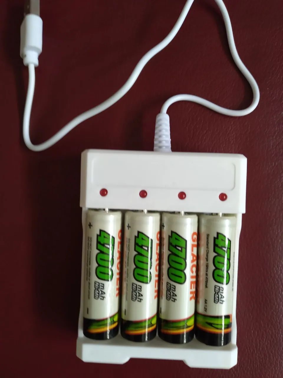 Pilhas Recarregáveis Glacier 4700mAh c/ carregador bivolt - Foto 4