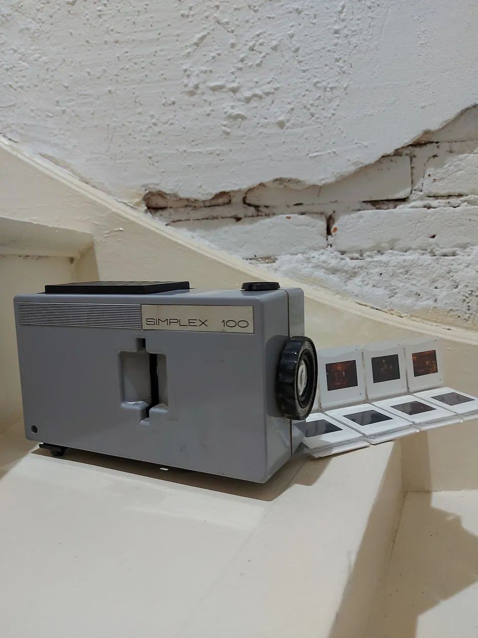 Projetor de slides italiano da marca BENCINI - Foto 2