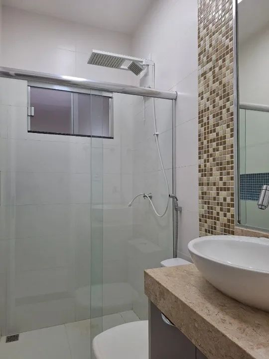 Casa no condomínio Vila Tropical, com planejados Todeschini e piscina - Foto 4