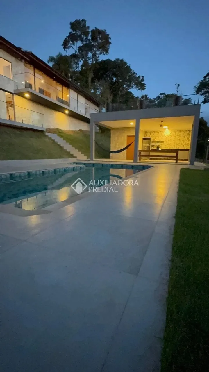 Casa de condomínio à venda no bairro Rio Abaixo com 4 dormitórios/quartos e 300 m².