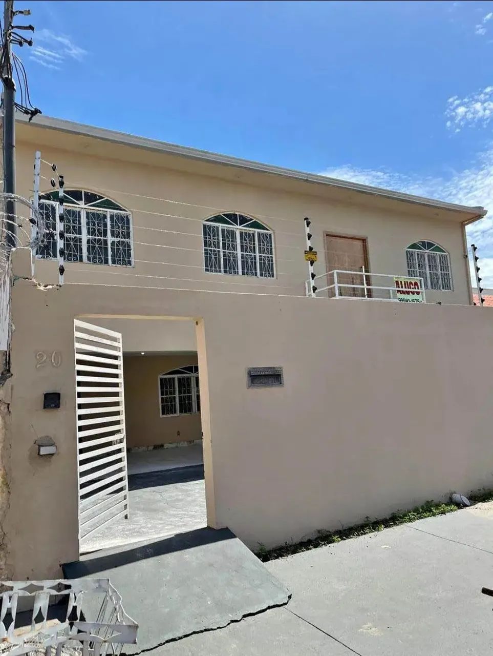 Casa com 3 suítes e piscina
