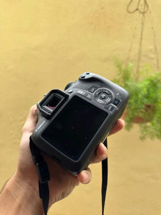 Câmera Canon EOS Rebel T7 + Lente original + Lente Yongnuo 35mm com acessórios originais. - Foto 4