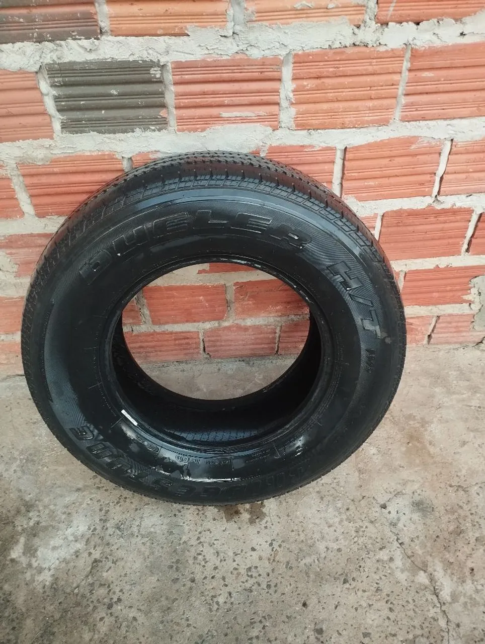 Pneu Bridstone Aro 16/245/70
