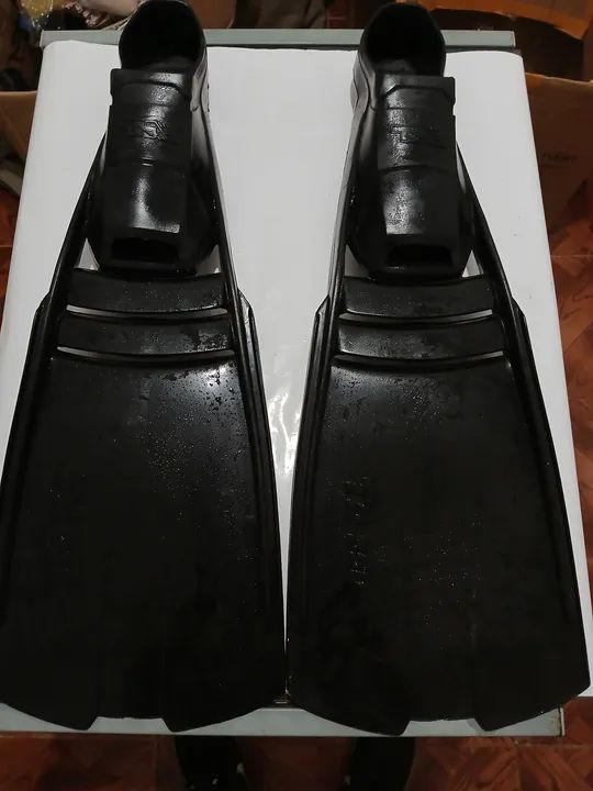 Par de nadadeiras T. AMATO -  tamanho G - Foto 5