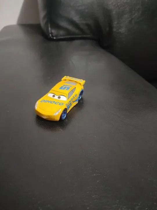 Miniatura Disney Cars 3 Dinoco Cruz Ramirez