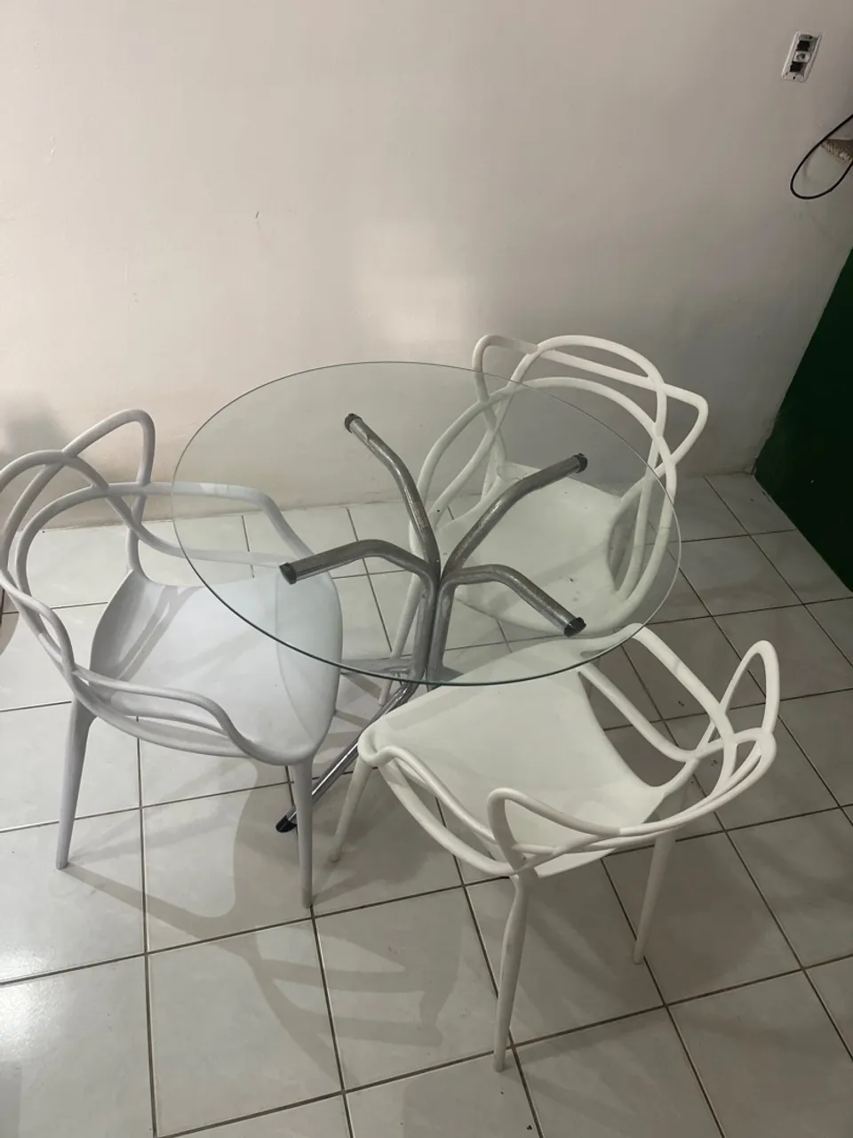 Conjunto de Mesa Redonda com 3 Cadeiras Brancas
