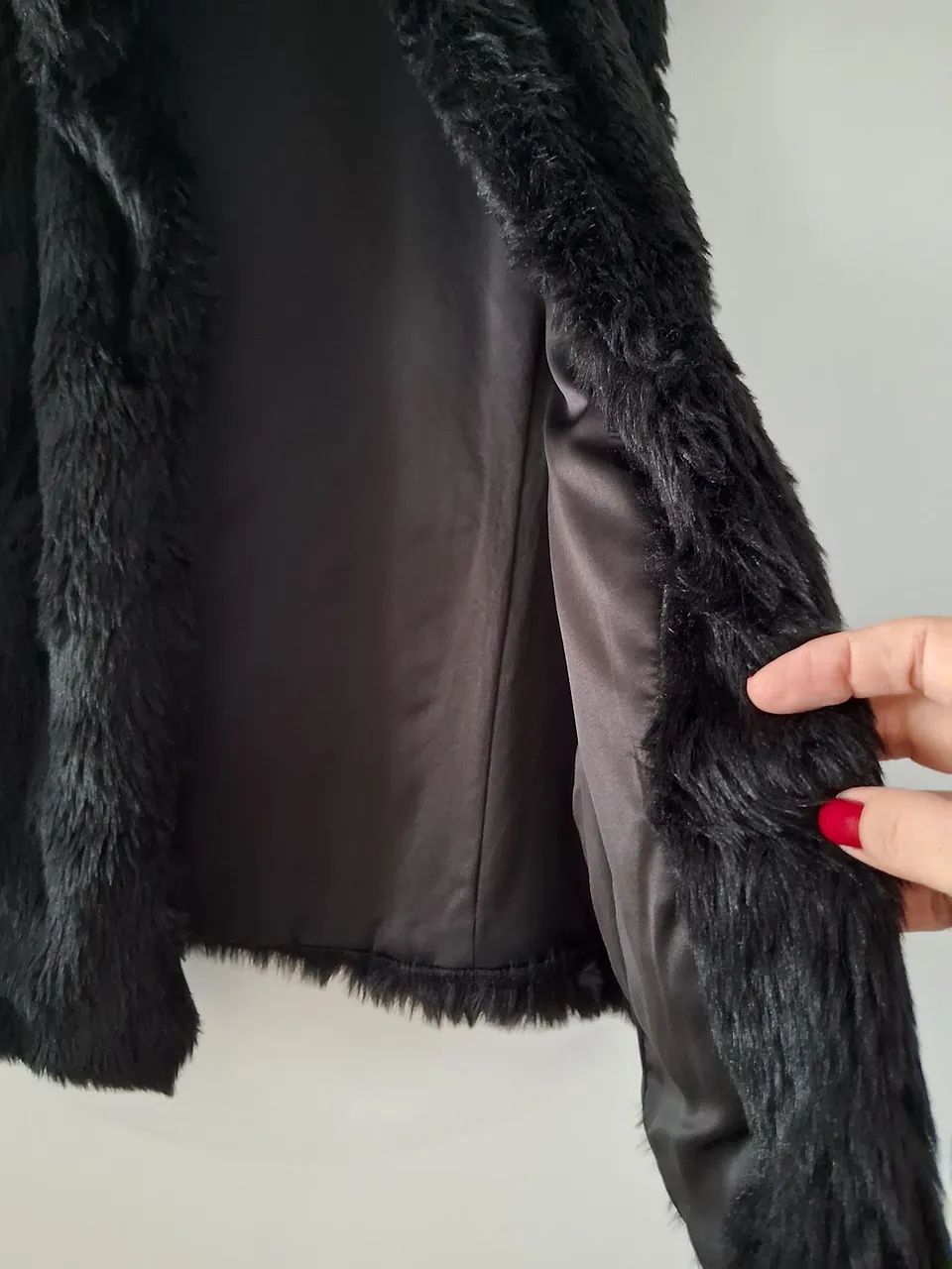 Colete Feminino em Pelo com bolsos e colchetes embutidos  - Foto 4