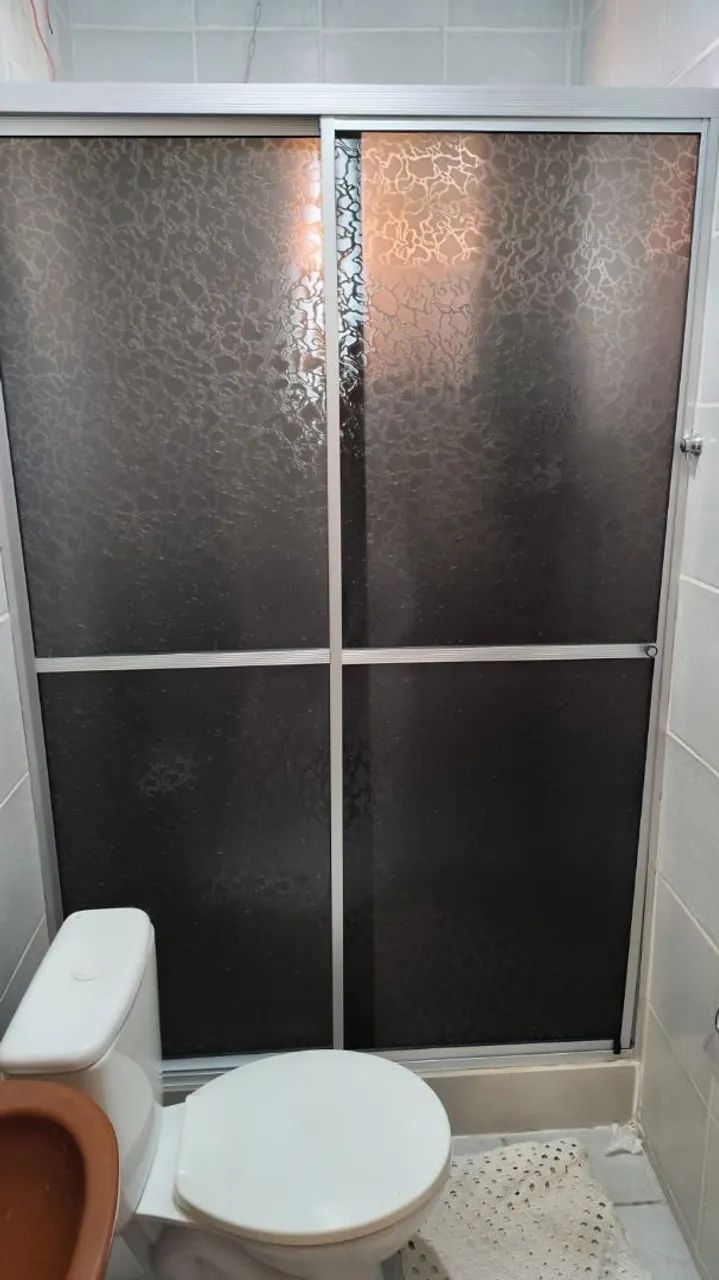 Box para banheiro acrílico com estrutura de alumínio