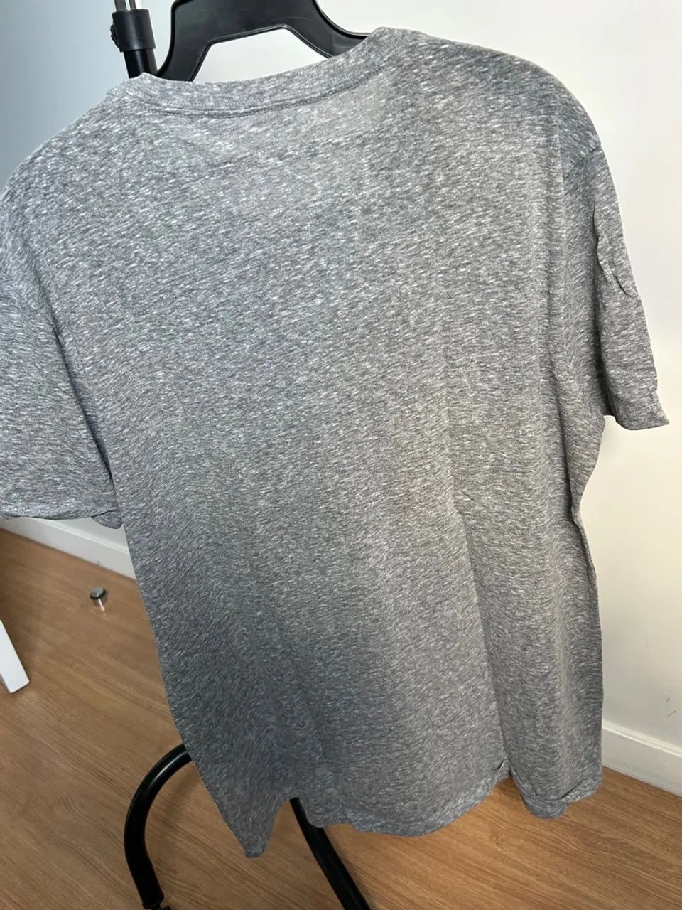 Camiseta GAP cinza- Conforto e Estilo! - Foto 3