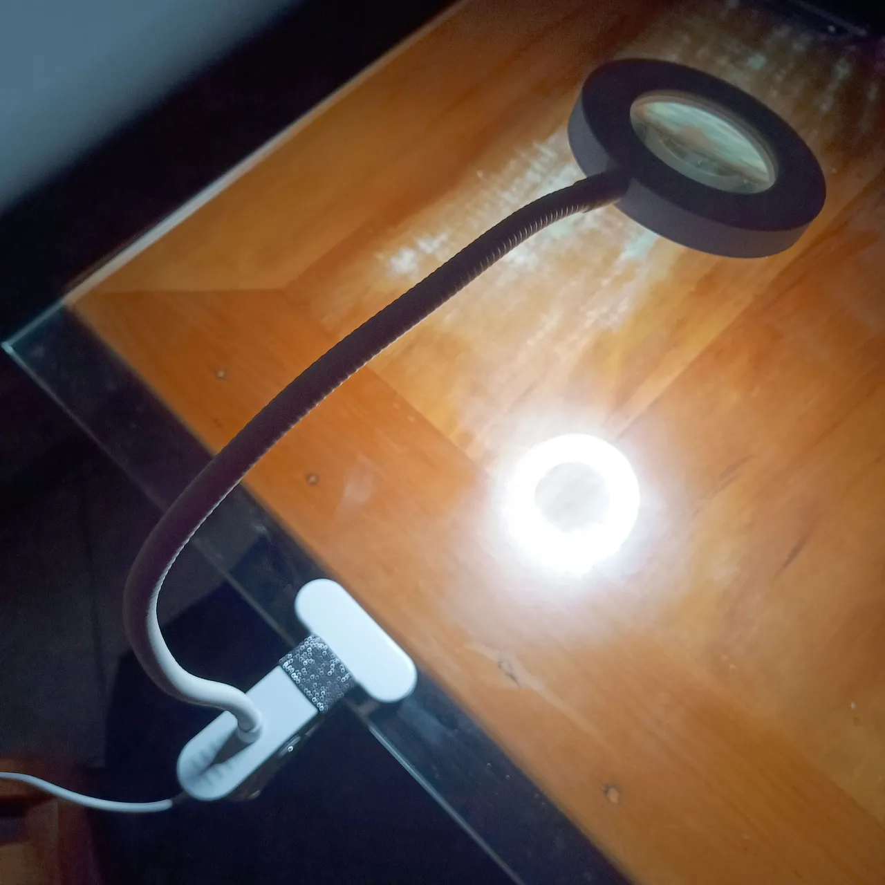 Luminária com Lupa e LED para bancada