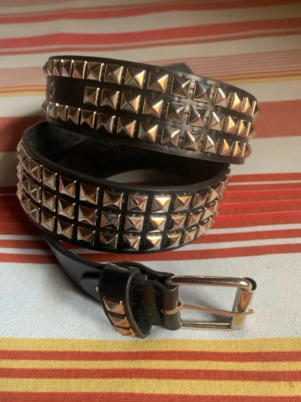 Cinto de couro com spikes - Estilo Punk Rock