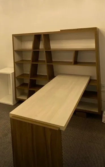 Mesa de Escritório com Estante