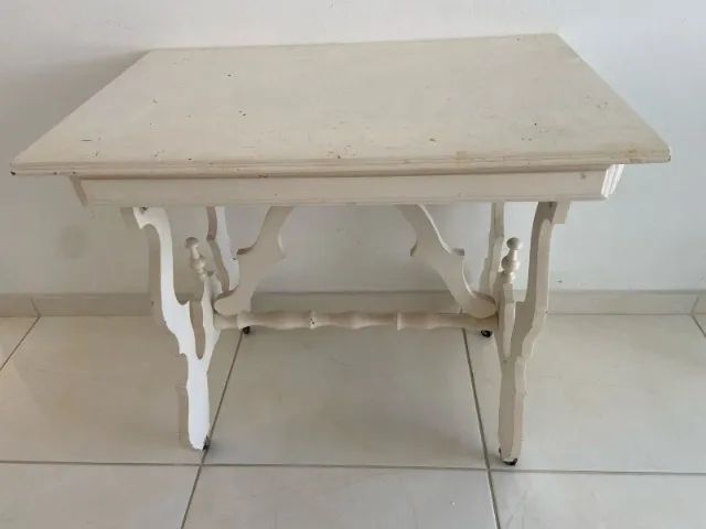 Antiga escrivaninha estilo Colonial