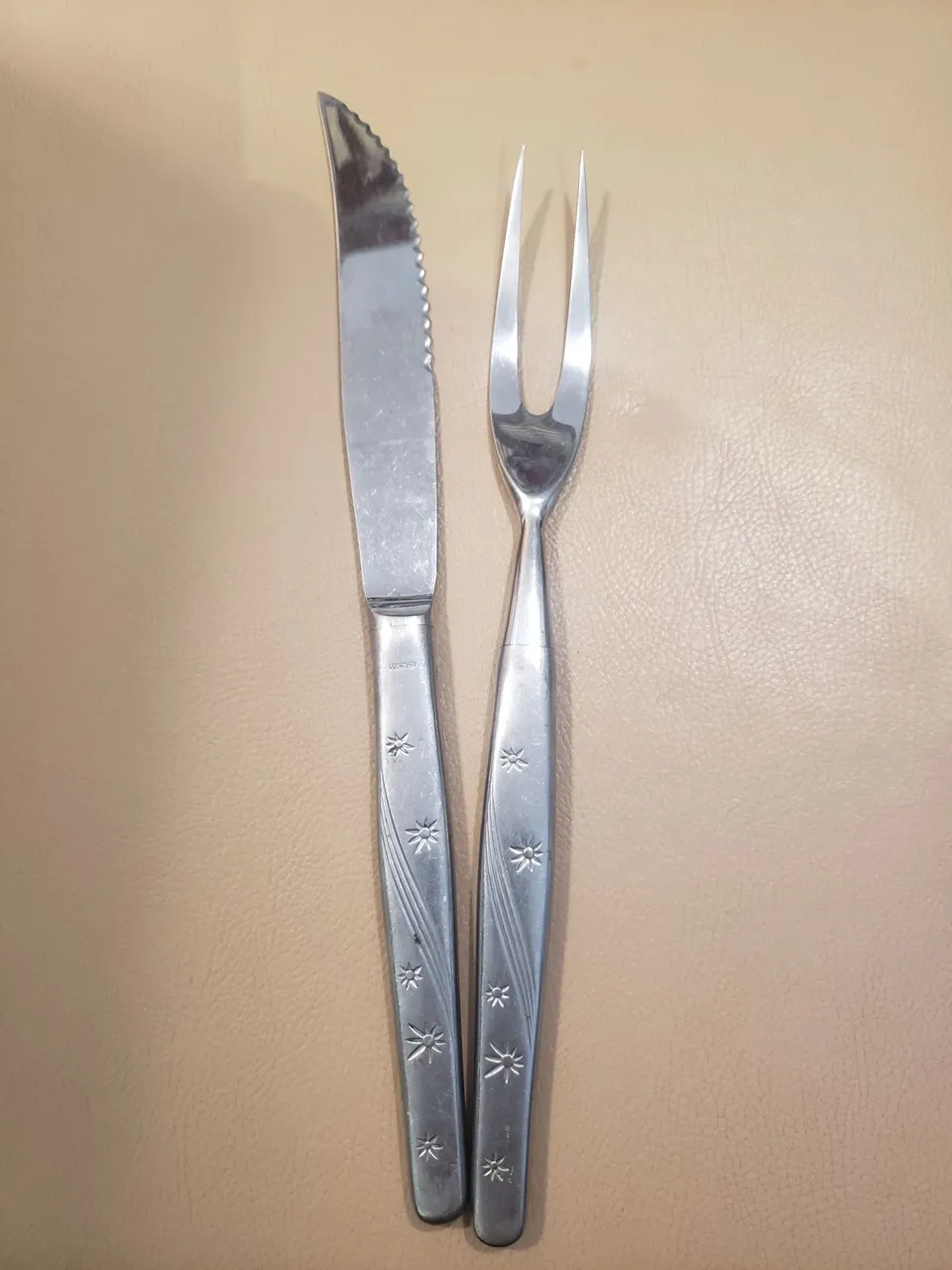 Faca e garfo para churrasco par de trinchante Hércules estrelinha