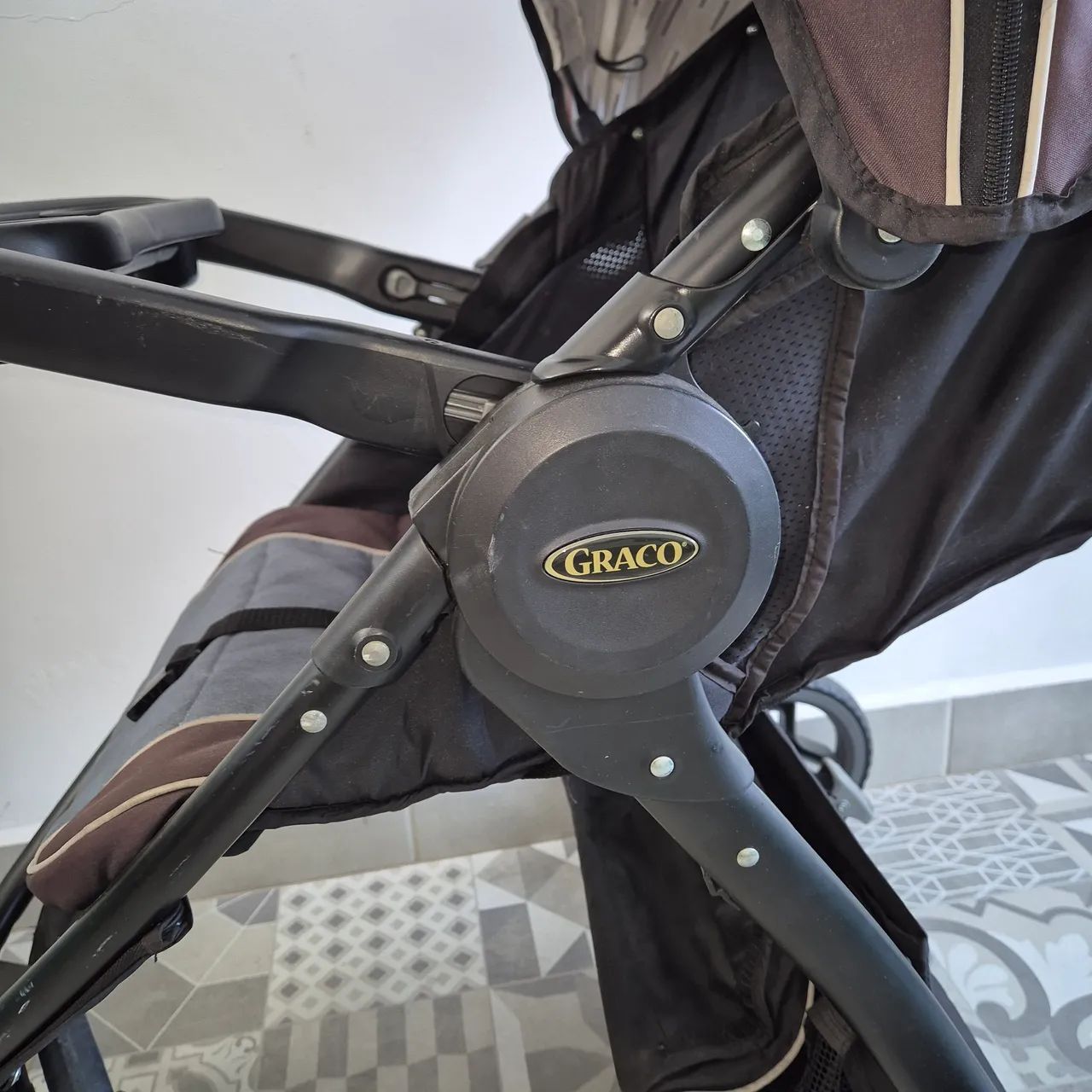 Carrinho de bebê Graco - leve e prático - Foto 2