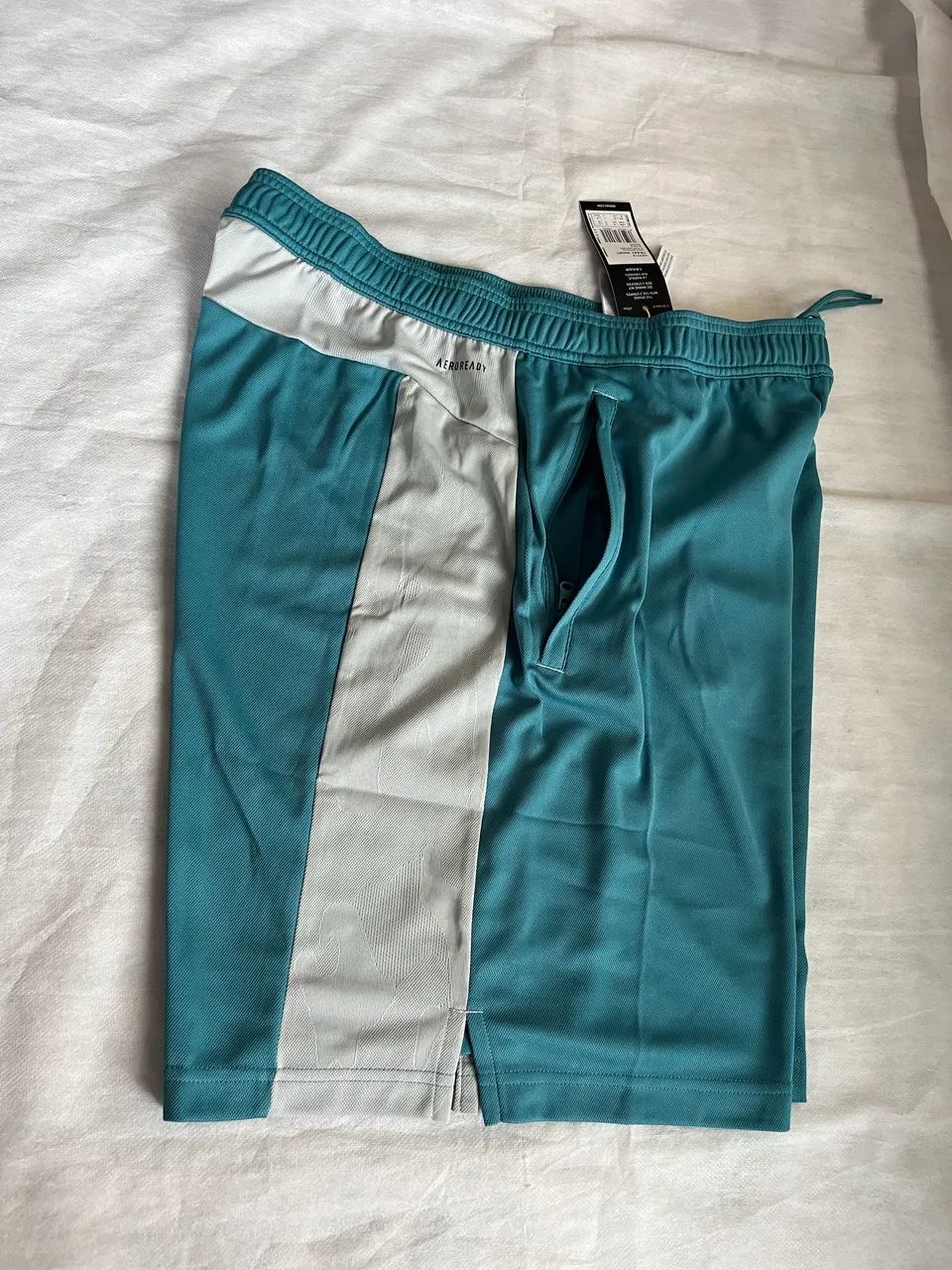 Shorts Adidas Novo e Original - P  - Foto 5