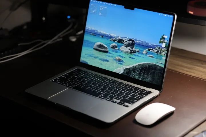 MacBook Air M2 13インチ　8GB 256GB Apple Macbook Air M2 13,6