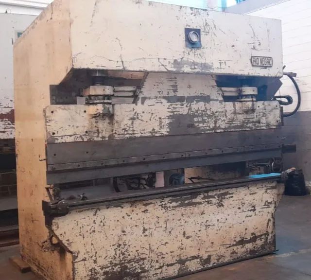 PRENSA DOBRADEIRA HIDRAULICA RIO NEGRO 3000X300TONS C/ FERRAMENTAS