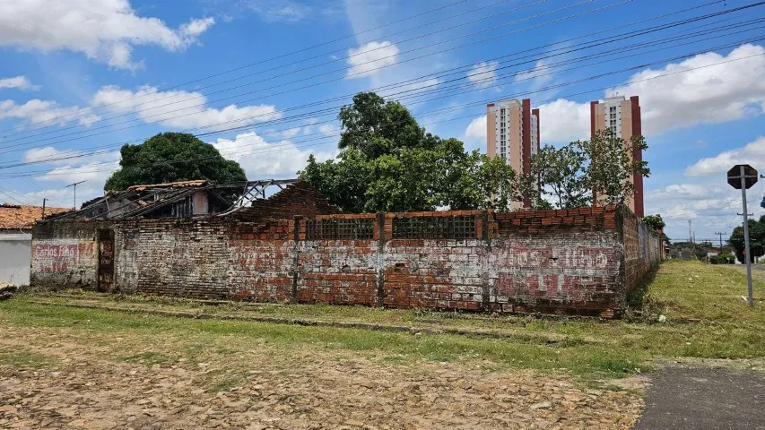 Oportunidade - Terreno Grande à Venda na Ilhotas. Aceita Troca.