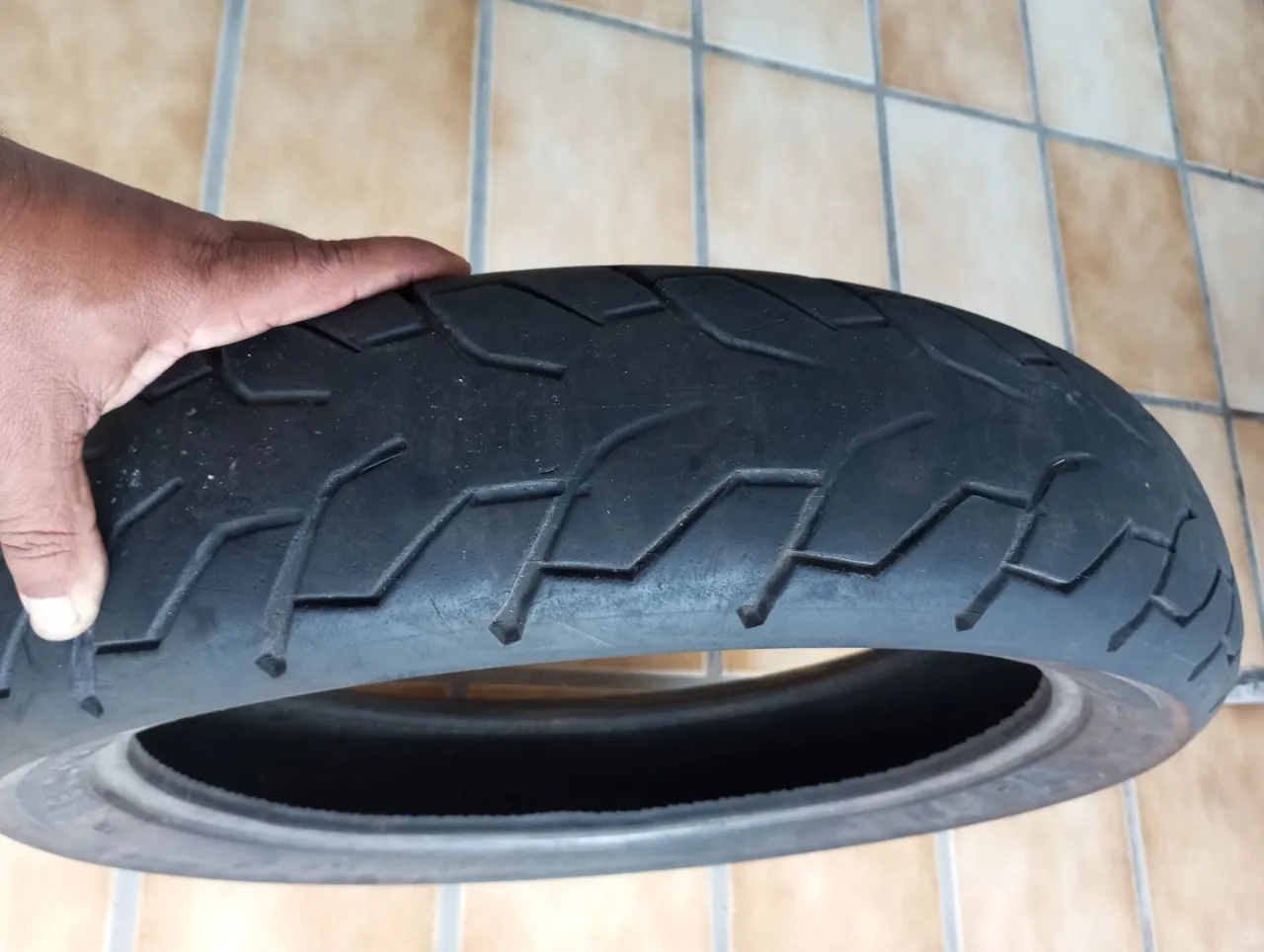 Pneu de Moto usado 140/70/17