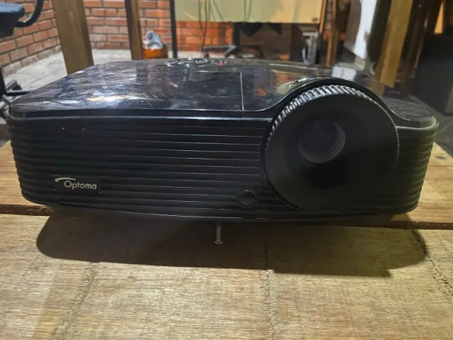 Projetor + tela retrátil
