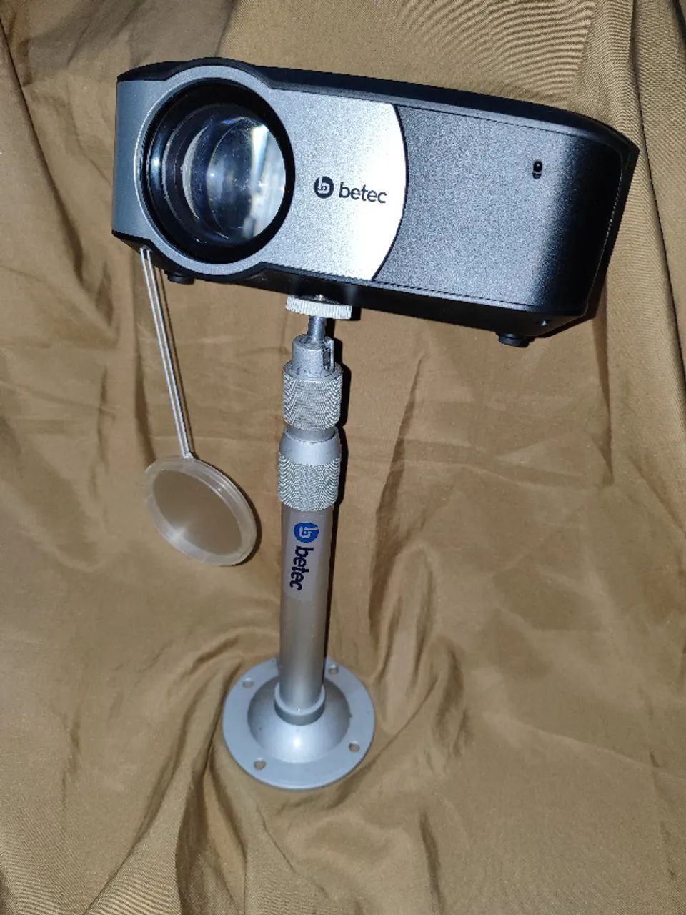 Projetor multimédia Betec modelo BT920 - Foto 3