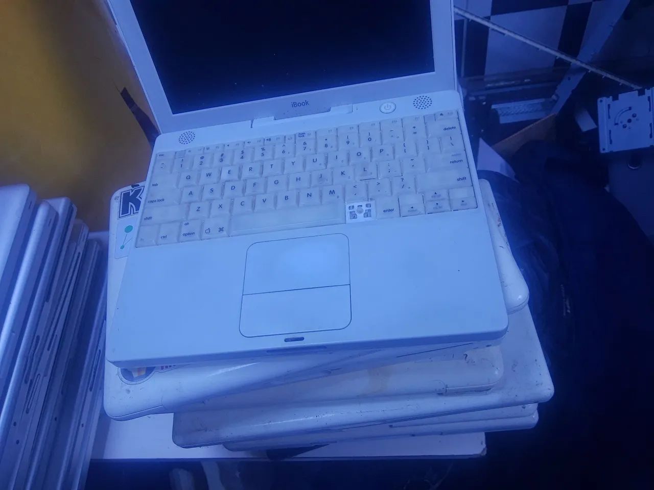 Lote com 9 macbook antigo para retirada de peça ou colecionador  - Foto 3