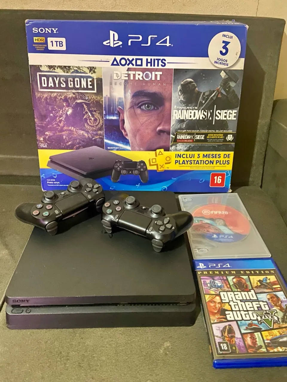 Playstation 4 slim 1TB + 2 Controles + Jogos