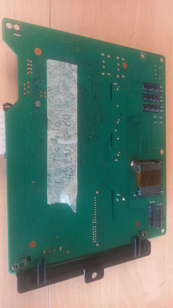 Placa principal da tv lg modelo ln5460 retirada de uma tv de tela quebrada funcionando.  - Foto 2