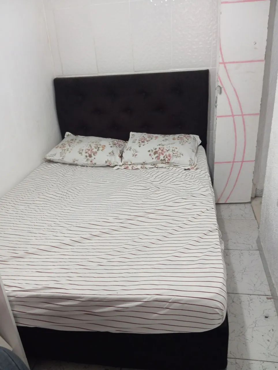 Cama box com cabeceira e baú 