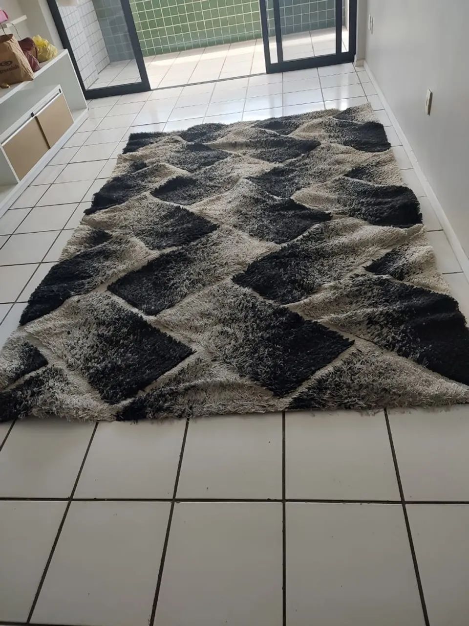Tapete Peludo Preto e Branco - Foto 3