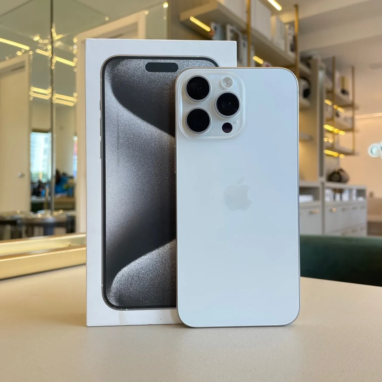 iPhone 15 Pro Max 256Gb Branco 96% de Bateria