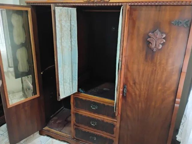 Guarda roupa madeira antiga