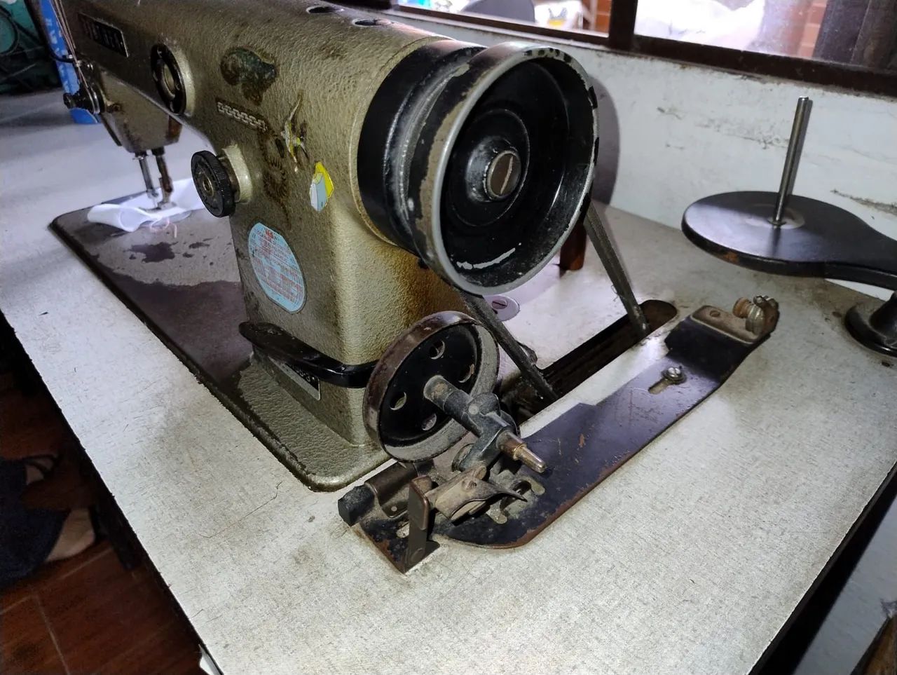 Máquina de costura industrial Brother reta usada